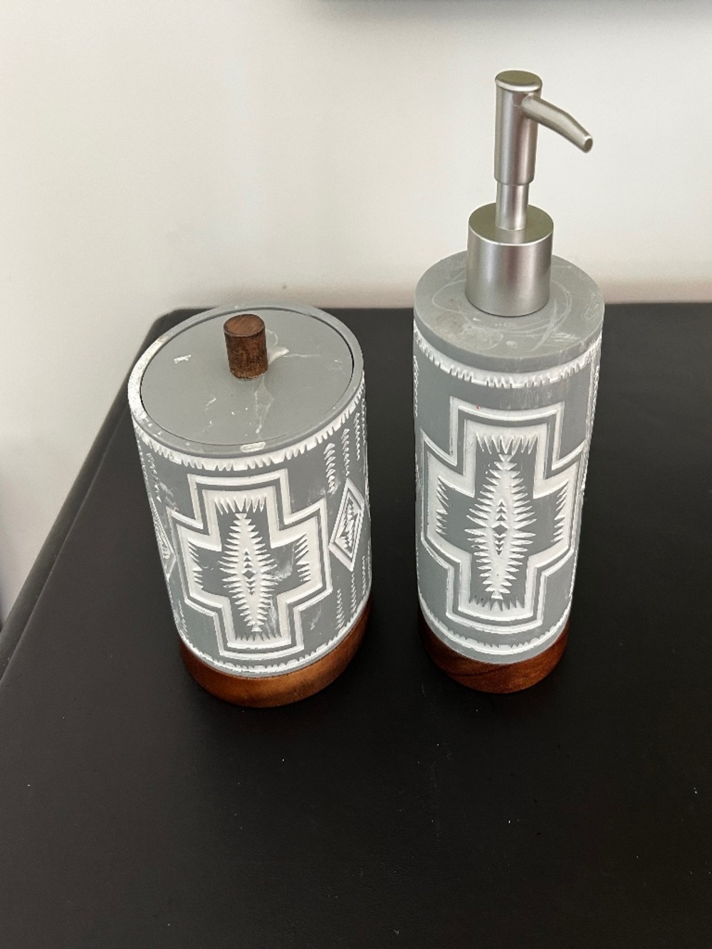 Pendleton HARDING 2 PIECE BATH SET SOAP DISPENSER AND LIDDED CANISTER NWOT